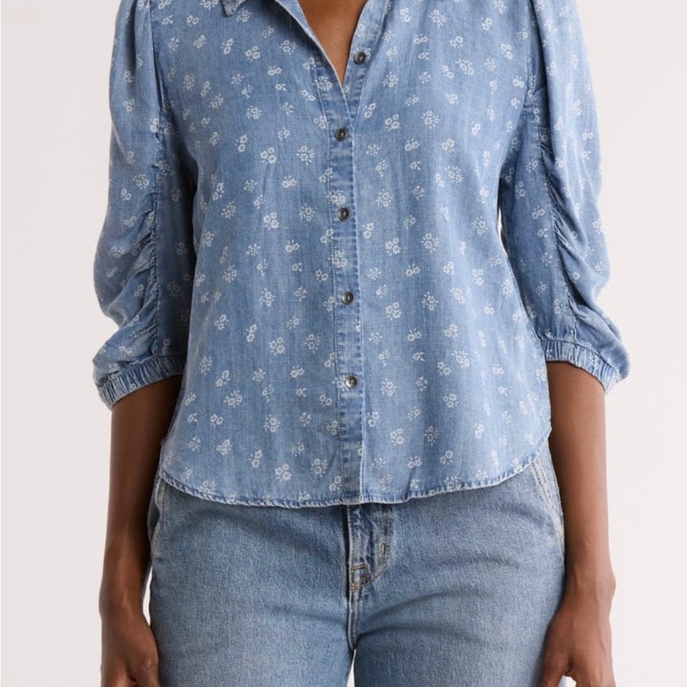 NWT. Puff Sleeve Chambray Button-Up Shirt. Size XS.